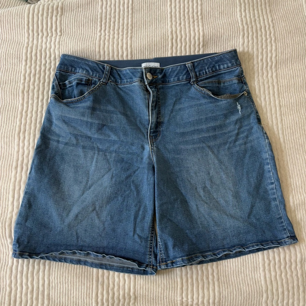 Gibson Latimer Jean Shorts Stretch Waist Light Distressing Women’s 18‎